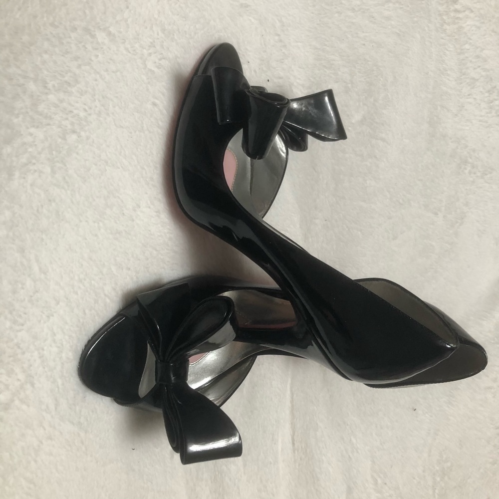 Shoes - Picture 5 of 8